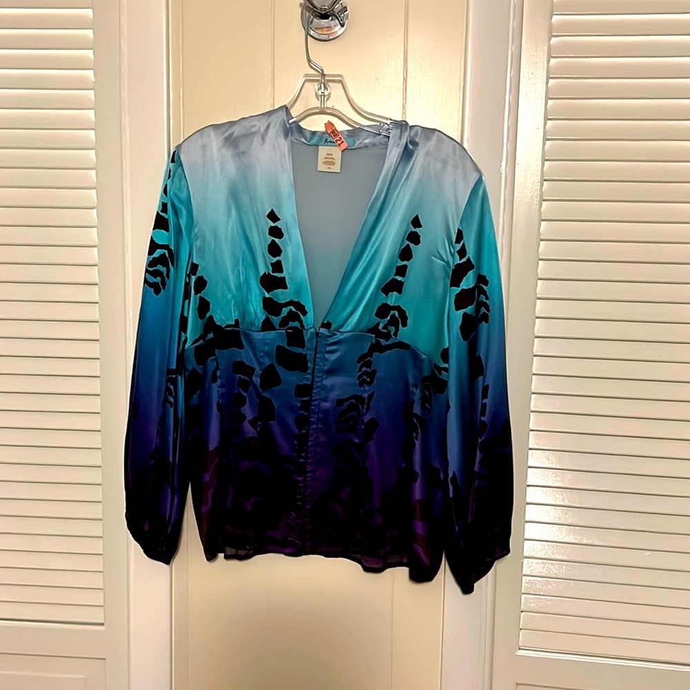 Stunning Guess Marciano sexy blouse in great condition size large